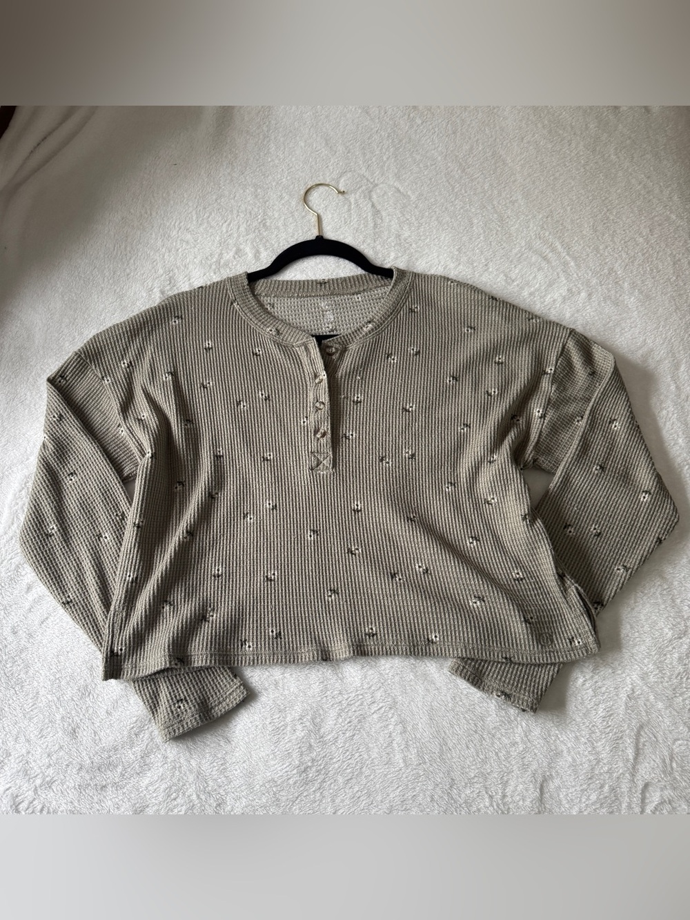 Gilly Hicks Taupe Waffle-Knit Henley Pullover